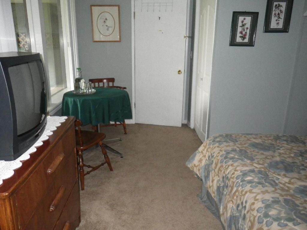 Beach Estates Inn Bed And Breakfast Nanaimo Oda fotoğraf